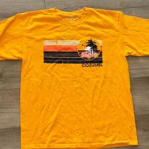 Cozumel Graphic T-Shirt - Yellow men’s size large